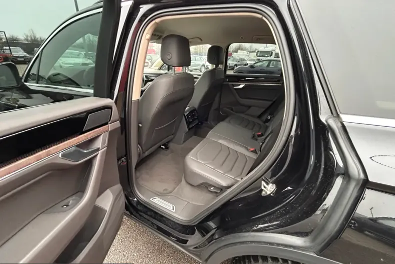 Volkswagen Touareg din 2021 cu 51.884 km - oferta VOL216973 - foto 9