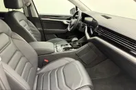 Volkswagen Touareg din 2024 cu 26.170 km - oferta VOL216981 - foto 3