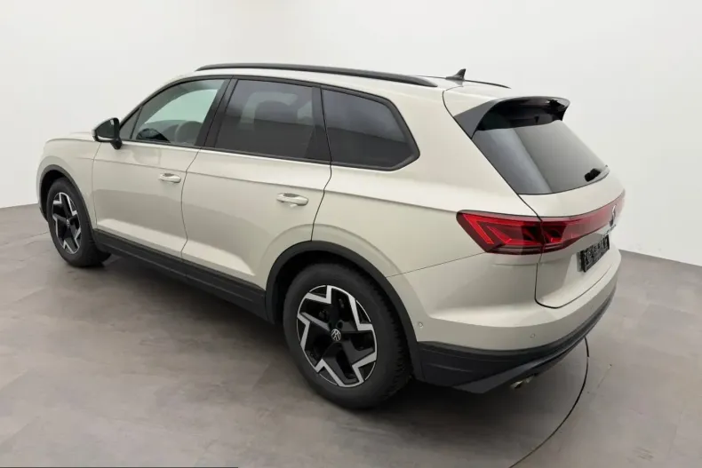 Volkswagen Touareg din 2024 cu 26.170 km - oferta VOL216981 - foto 13