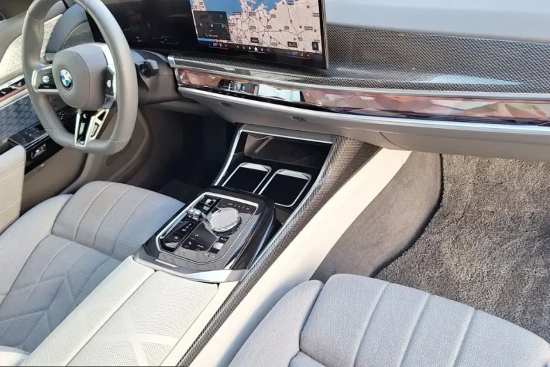 BMW 740 (Seria 7) din 2025 cu 12.714 km - oferta BMW217012 - foto 4