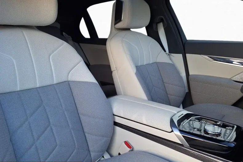 BMW 740 (Seria 7) din 2025 cu 12.714 km - oferta BMW217012 - foto 8