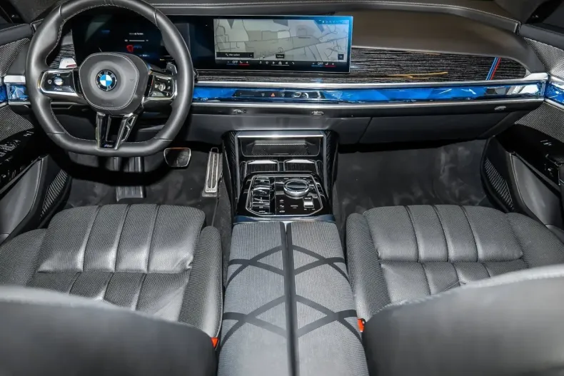 BMW 740 (Seria 7) din 2025 cu 18.810 km - oferta BMW217015 - foto 13