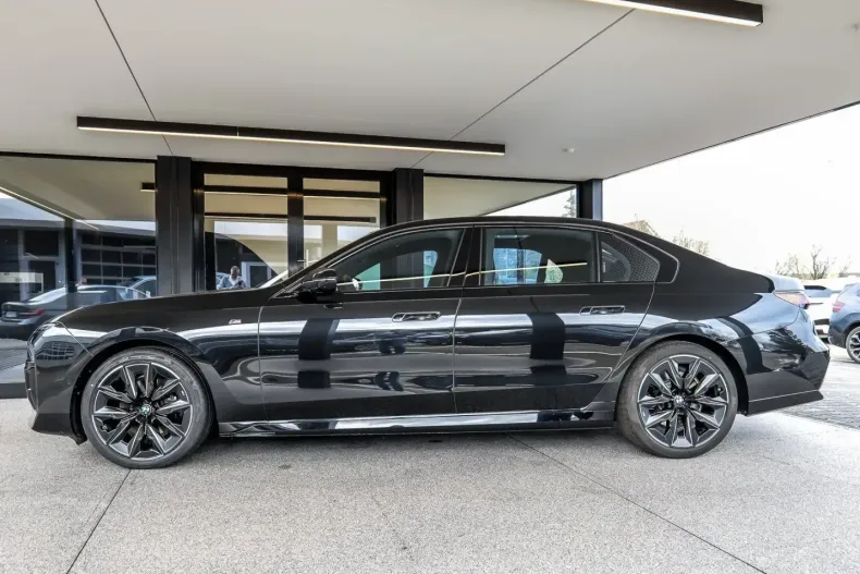 BMW 740 (Seria 7) din 2025 cu 18.810 km - oferta BMW217015 - foto 22