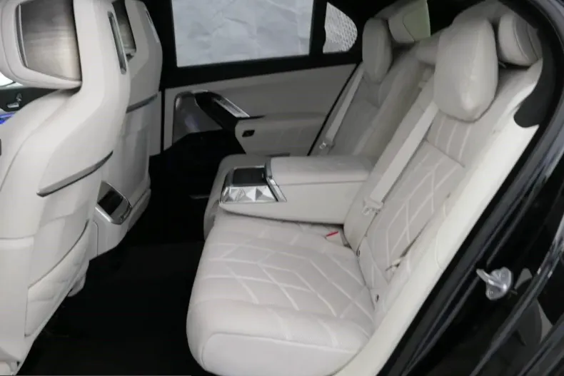 BMW 740 (Seria 7) din 2025 cu 40.006 km - oferta BMW217016 - foto 7