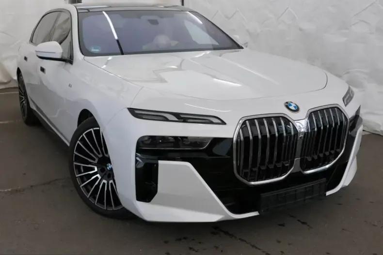 BMW 740 (Seria 7) din 2025 cu 6.349 km - oferta BMW217040 - foto 2