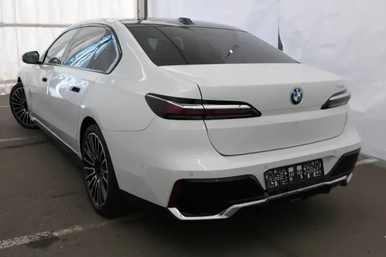 BMW 740 (Seria 7) din 2025 cu 6.349 km - oferta BMW217040 - foto 3