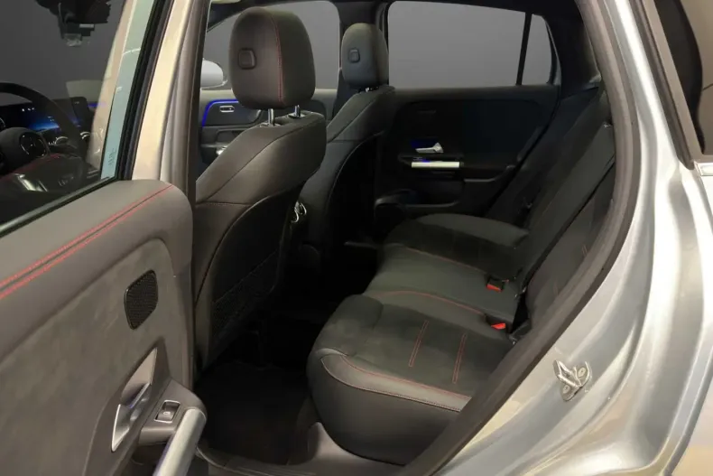 Mercedes-Benz GLA 220 (Clasa GLA) din 2024 cu 22.874 km - oferta MER217045 - foto 8