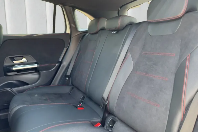 Mercedes-Benz GLA 220 (Clasa GLA) din 2025 cu 9.786 km - oferta MER217046 - foto 13