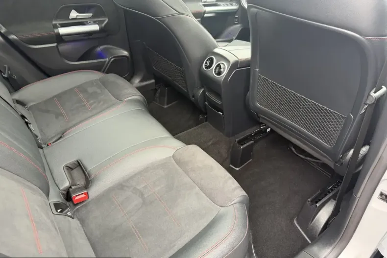 Mercedes-Benz GLA 220 (Clasa GLA) din 2023 cu 34.545 km - oferta MER217048 - foto 16