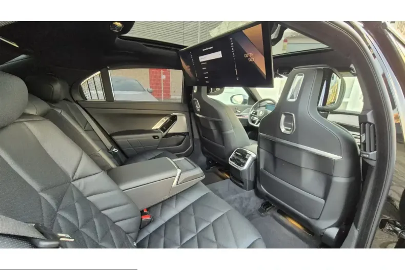 BMW 740 (Seria 7) din 2025 cu 25.853 km - oferta BMW217062 - foto 9