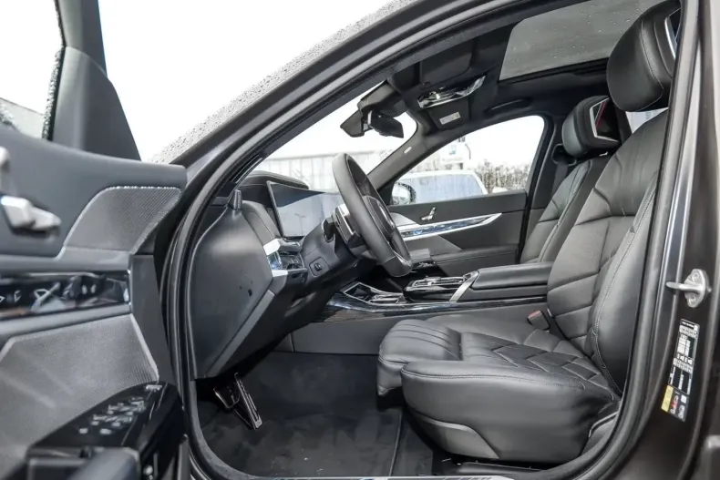 BMW 750 (Seria 7) din 2024 cu 44.878 km - oferta BMW217064 - foto 5