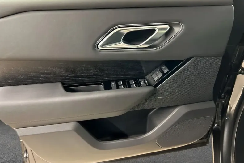 Land Rover Range Rover Velar din 2025 cu 6.127 km - oferta LAN217068 - foto 12