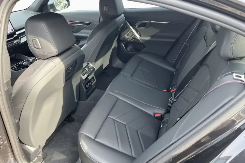 BMW 550 (Seria 5) din 2025 cu 24.428 km - oferta BMW217082 - foto 11