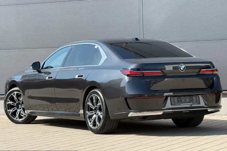 BMW 740 (Seria 7) din 2024 cu 44.640 km - oferta BMW217105 - foto 8