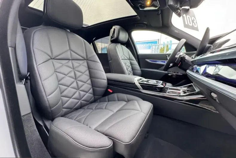 BMW 740 (Seria 7) din 2025 cu 5.400 km - oferta BMW217124 - foto 11