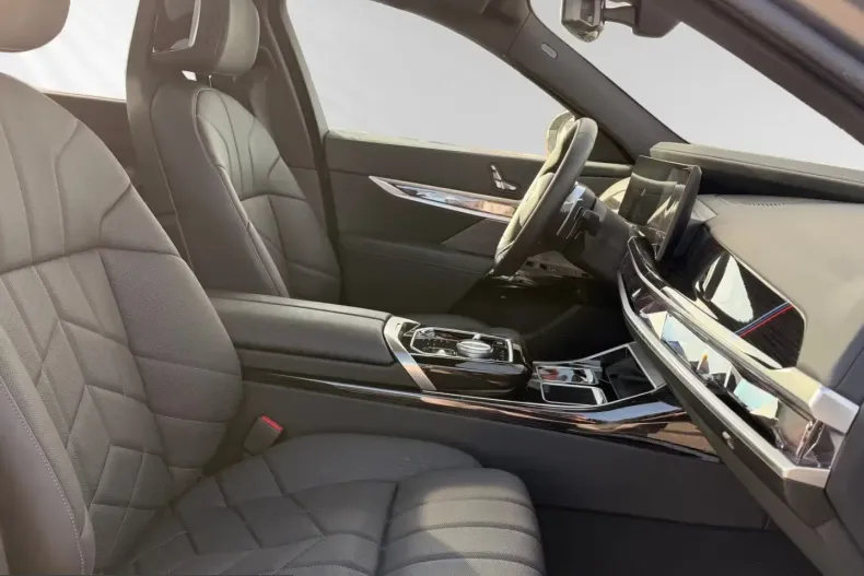 BMW 750 (Seria 7) din 2024 cu 23.800 km - oferta BMW217129 - foto 6