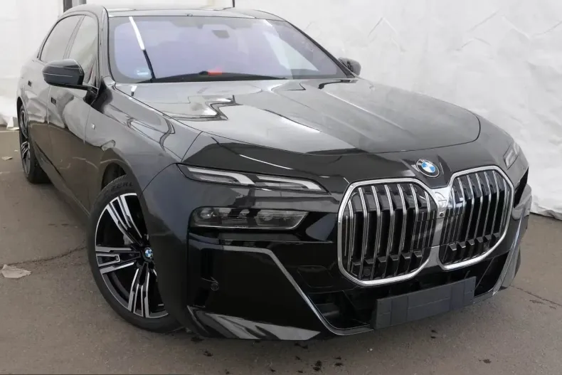 BMW 740 (Seria 7) din 2025 cu 5.052 km - oferta BMW217131 - foto 1