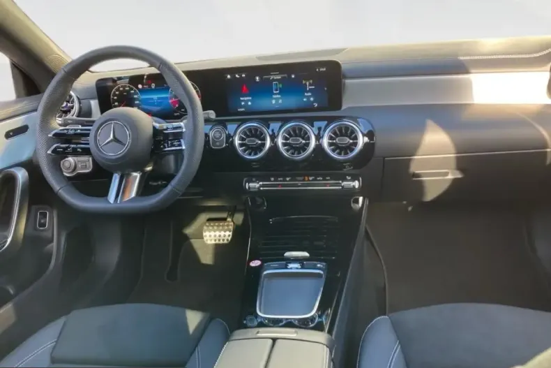 Mercedes-Benz CLA 180 (Clasa CLA) din 2026 cu 9.800 km - oferta MER217143 - foto 7