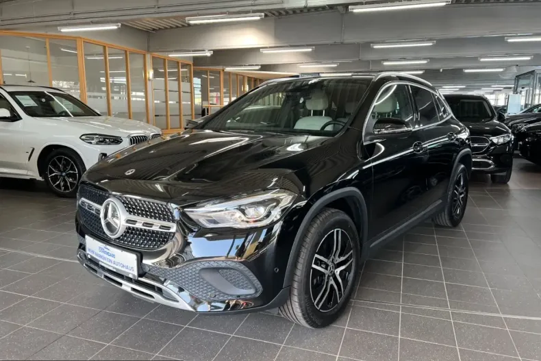 Mercedes-Benz GLA 180 (Clasa GLA) din 2023 cu 64.725 km - oferta MER217172 - foto 1