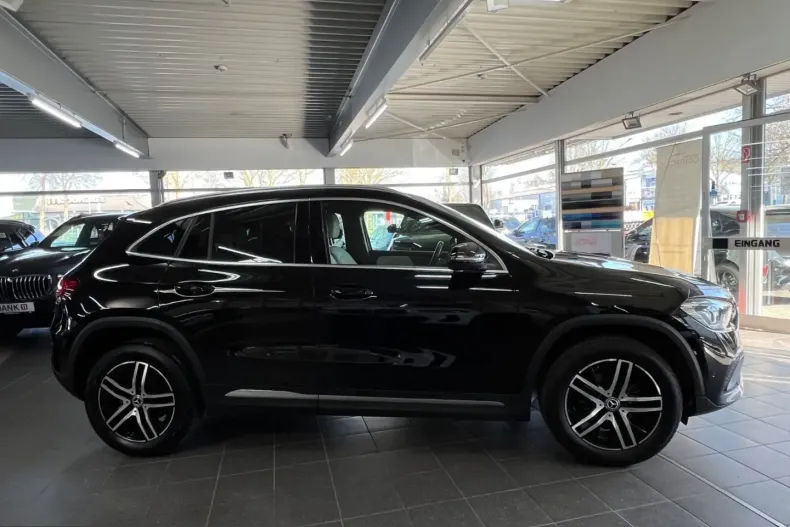 Mercedes-Benz GLA 180 (Clasa GLA) din 2023 cu 64.725 km - oferta MER217172 - foto 13