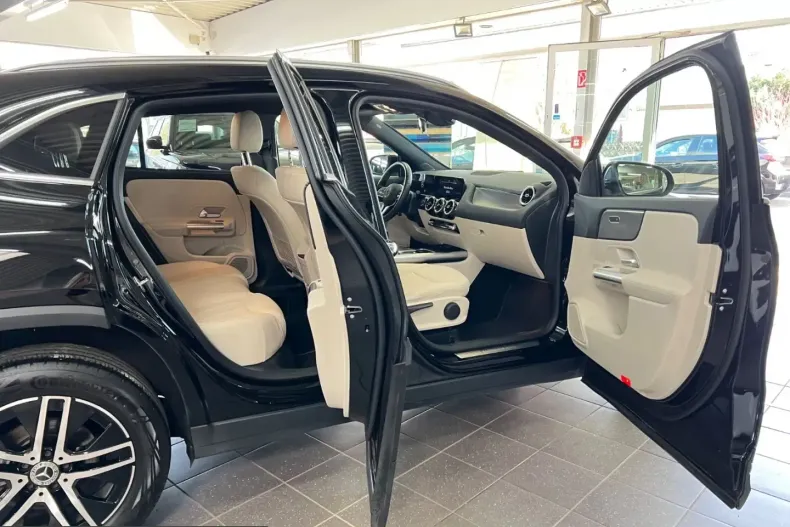Mercedes-Benz GLA 180 (Clasa GLA) din 2023 cu 64.725 km - oferta MER217172 - foto 14