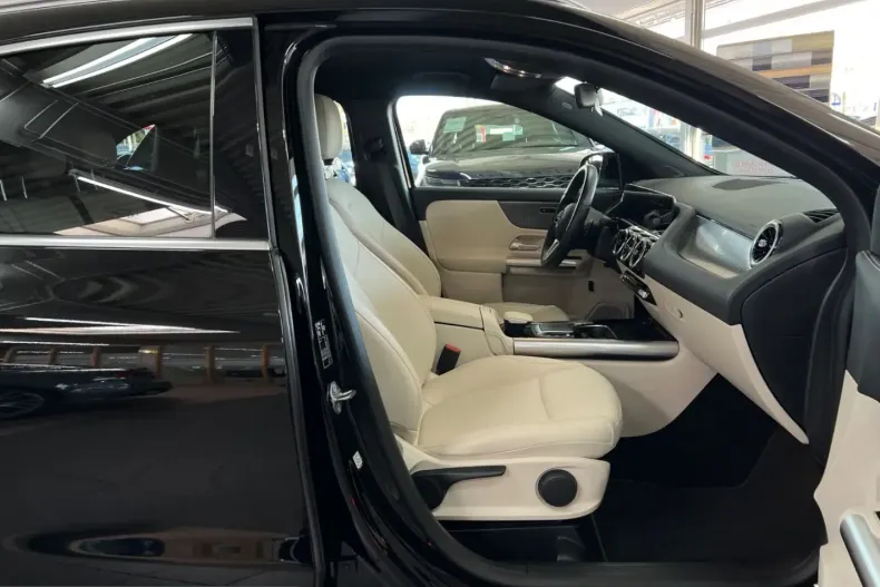 Mercedes-Benz GLA 180 (Clasa GLA) din 2023 cu 64.725 km - oferta MER217172 - foto 16