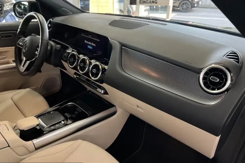 Mercedes-Benz GLA 180 (Clasa GLA) din 2023 cu 64.725 km - oferta MER217172 - foto 19