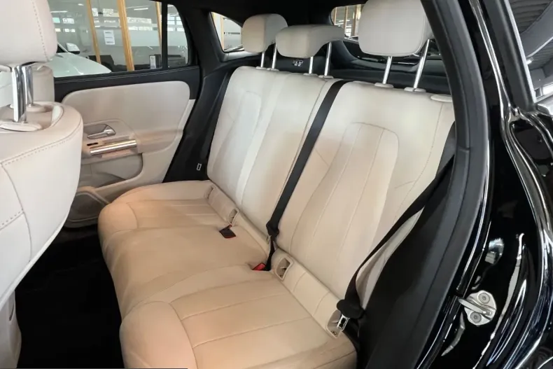 Mercedes-Benz GLA 180 (Clasa GLA) din 2023 cu 64.725 km - oferta MER217172 - foto 22