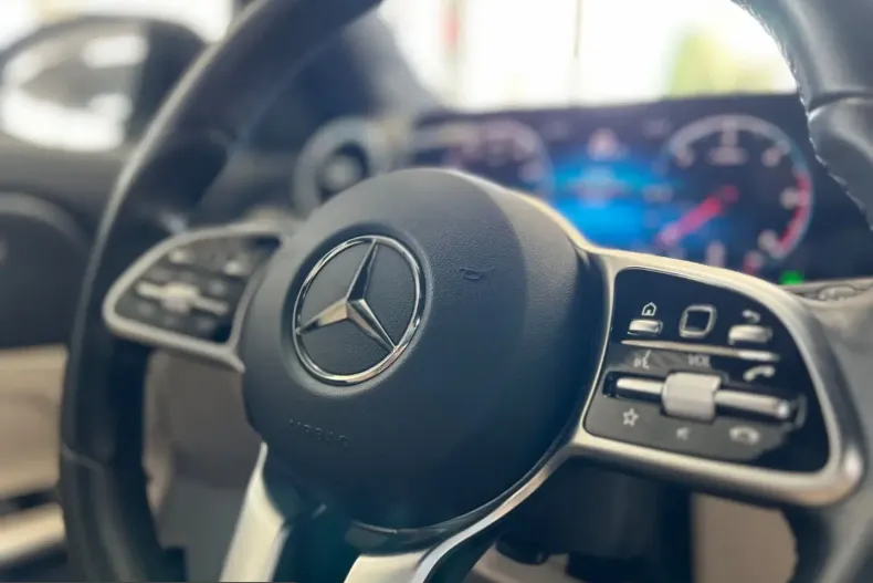 Mercedes-Benz GLA 180 (Clasa GLA) din 2023 cu 64.725 km - oferta MER217172 - foto 31