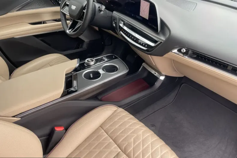 Cadillac Lyriq din 2024 cu 11.422 km - oferta CAD217175 - foto 9