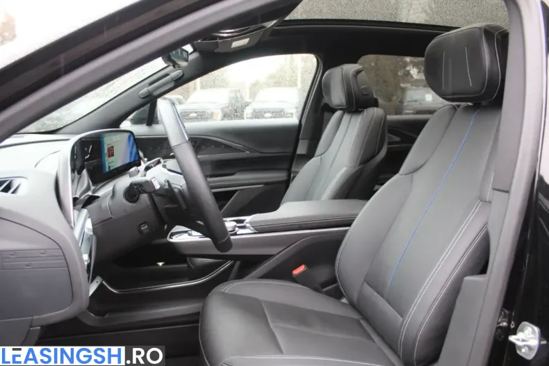Cadillac Lyriq din 2025 cu 13.800 km - oferta CAD217176 - foto 7