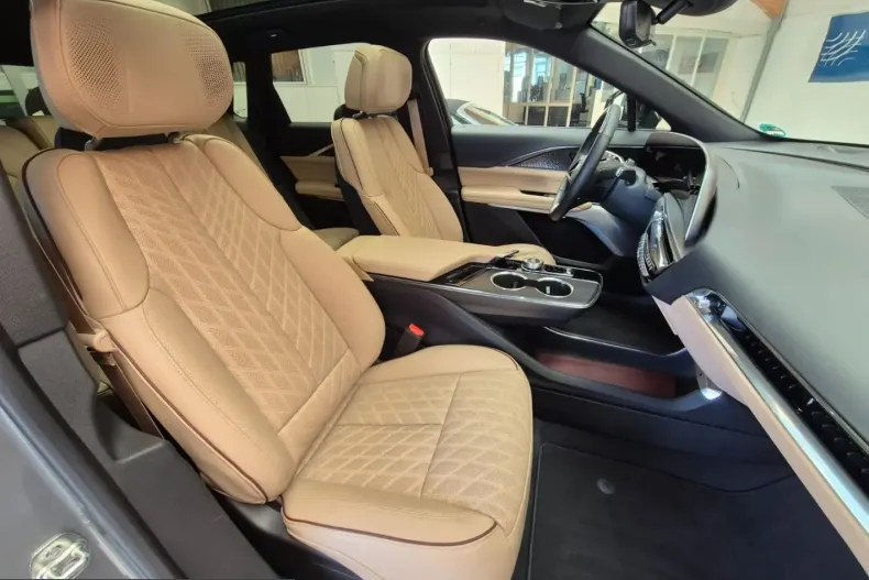 Cadillac Lyriq din 2025 cu 17.000 km - oferta CAD217189 - foto 16