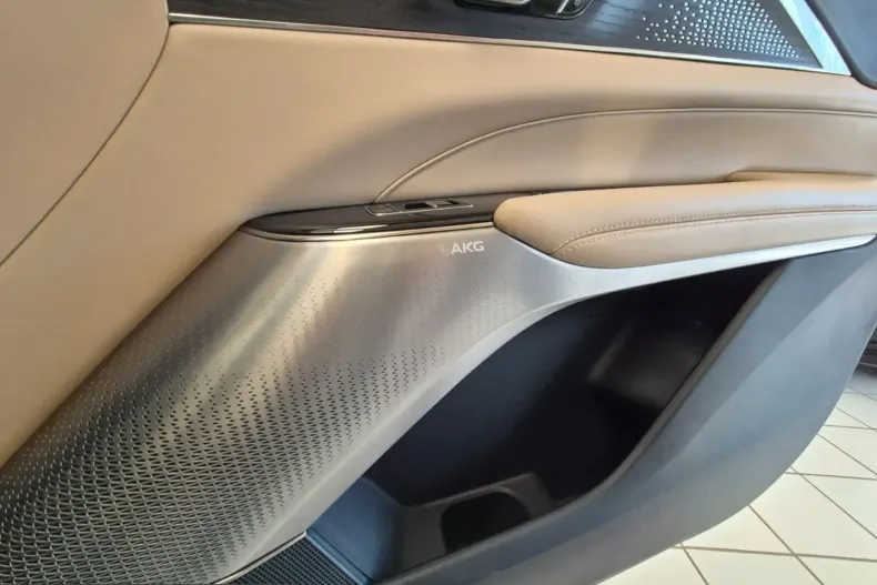 Cadillac Lyriq din 2025 cu 17.000 km - oferta CAD217189 - foto 17