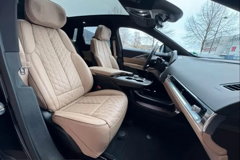 Cadillac Lyriq din 2025 cu 17.000 km - oferta CAD217190 - foto 10