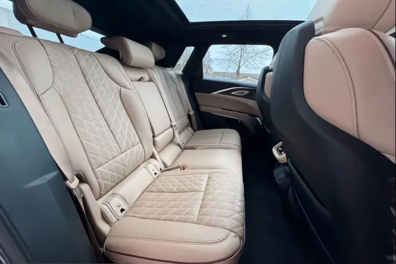 Cadillac Lyriq din 2025 cu 17.000 km - oferta CAD217190 - foto 12