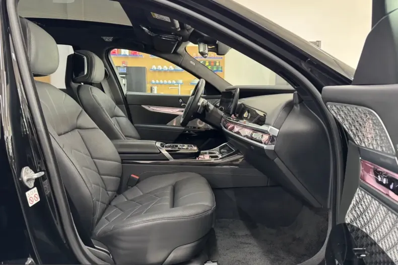 BMW 740 (Seria 7) din 2024 cu 19.161 km - oferta BMW217214 - foto 21