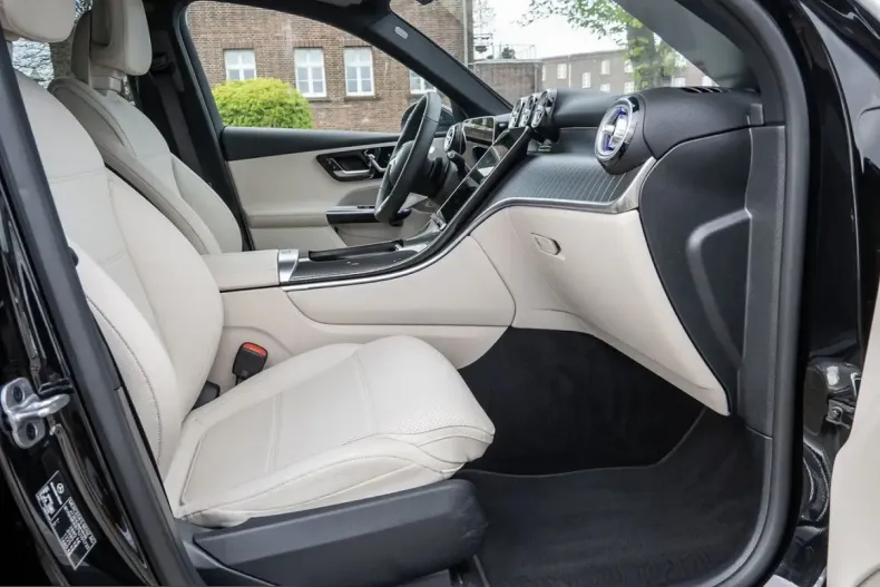Mercedes-Benz GLC 300 (Clasa GLC) din 2025 cu 20.959 km - oferta MER217225 - foto 4