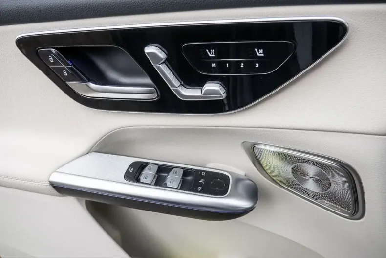 Mercedes-Benz GLC 300 (Clasa GLC) din 2025 cu 20.959 km - oferta MER217225 - foto 22