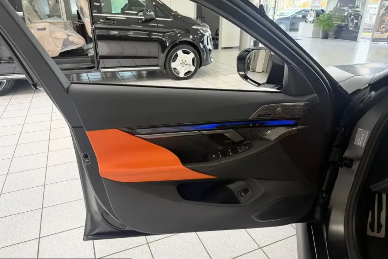 BMW M5 (Seria 5) din 2025 cu 12.527 km - oferta BMW217232 - foto 9