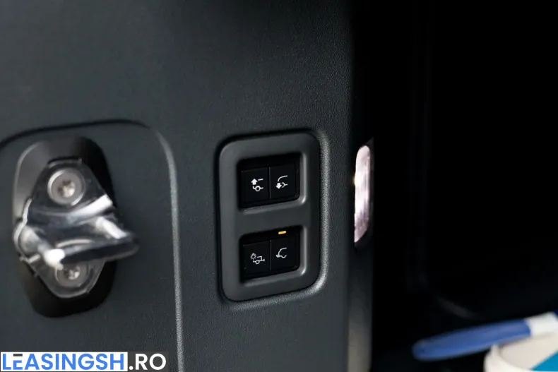 Land Rover Defender din 2024 cu 28.000 km - oferta LAN217274 - foto 32