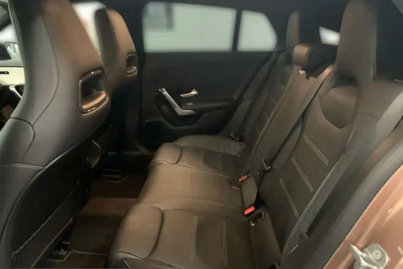 Mercedes-Benz CLA 35 AMG Shooting Brake (Clasa CLA) din 2023 cu 22.492 km - oferta MER217292 - foto 11