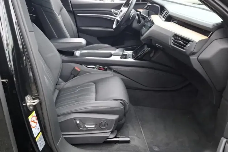 Audi Q8 din 2023 cu 26.094 km - oferta AUD217295 - foto 4