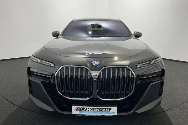 BMW 740 (Seria 7) din 2025 cu 40.065 km - oferta BMW217344 - foto 3
