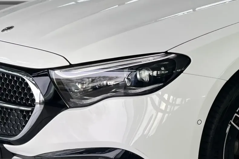Mercedes-Benz E 300 (Clasa E) din 2025 cu 14.427 km - oferta MER217349 - foto 9