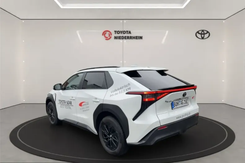 Toyota bZ4X din 2023 cu 25.000 km - oferta TOY217383 - foto 2