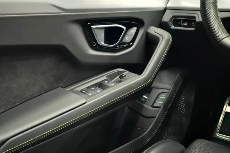 Lamborghini Urus din 2023 cu 9.812 km - oferta LAM217406 - foto 19