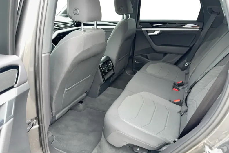 Volkswagen Touareg din 2023 cu 40.495 km - oferta VOL217410 - foto 12