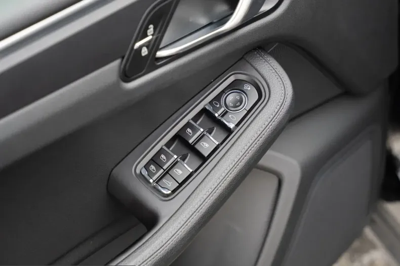 Porsche Macan din 2024 cu 33.400 km - oferta POR217457 - foto 19