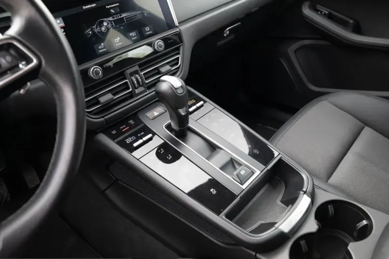 Porsche Macan din 2024 cu 33.400 km - oferta POR217457 - foto 20