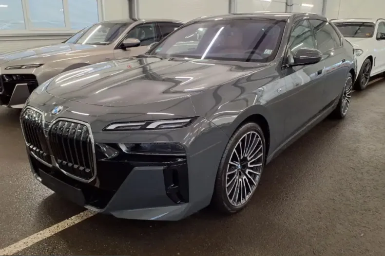 BMW 740 (Seria 7) din 2025 cu 7.913 km - oferta BMW217467 - foto 3